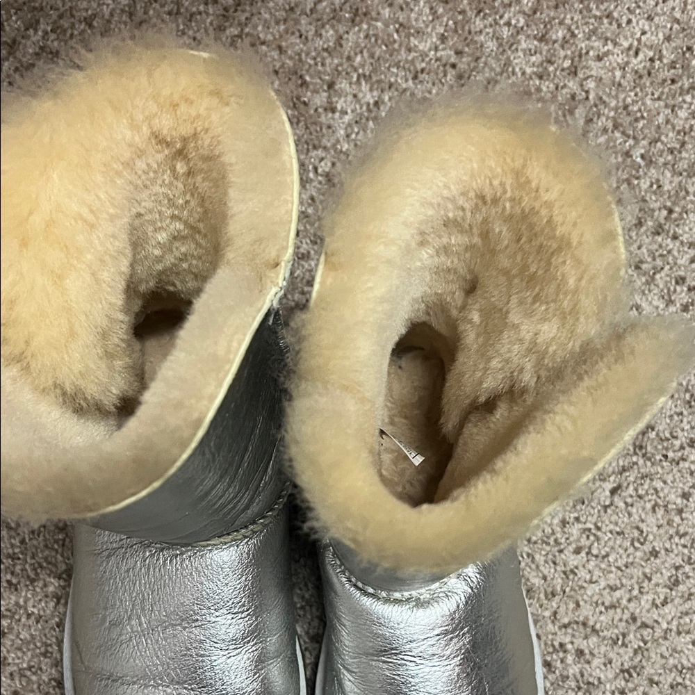 UGG Silver Ankle Boots with Cream Fur Lining I don’t have box - Picture 2 of 9